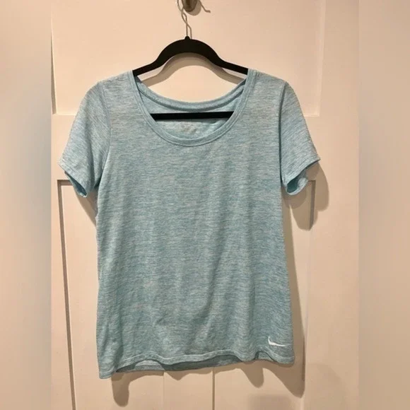 Nike tee - Picture 1 of 4